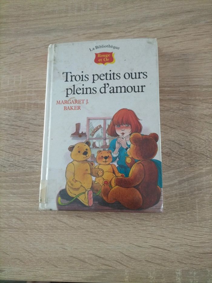 Livre Trois petits ours pleins d amour