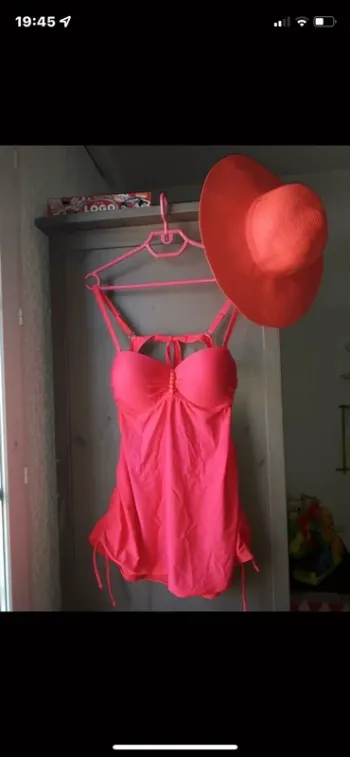 maillot de bain rose avec chapeau assortie taille 44/46
