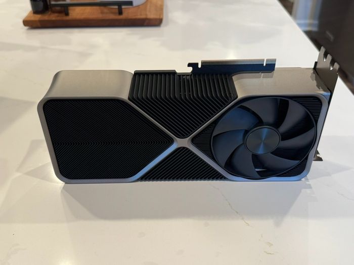 Carte-graphique-NVIDIA-GeForce-RTX-4090-Founders-Edition-24-Go-GDDR6X - photo numéro 2