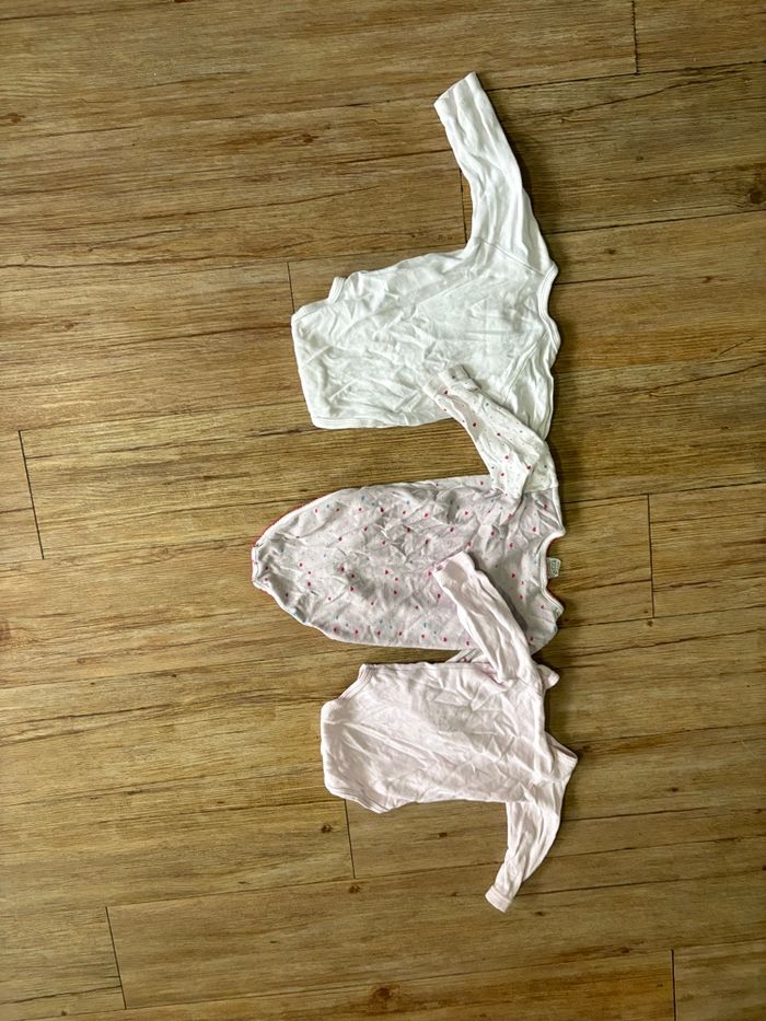 Lot 3 bodies 6 mois - photo numéro 3