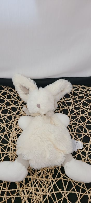 Doudou lapin Bonbon plat blanc et taupe doudou et compagnie