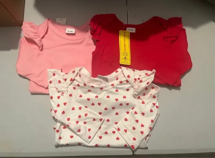 Très beau lots de 3 bodies moderne pour bébé fille