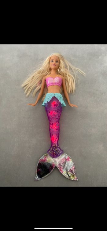 Poupée Barbie sirène lumineuse