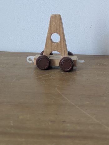 Lettre bois A petit train
