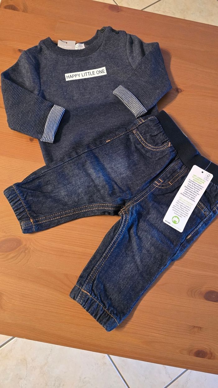 NEUFS (non portés) 🏷🤩💙 Ensemble sweat et jeans 6mois garçon 💙🤩🏷 - photo numéro 2