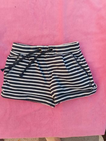 Short réglable Obaïbi taille 18 mois en très bon état