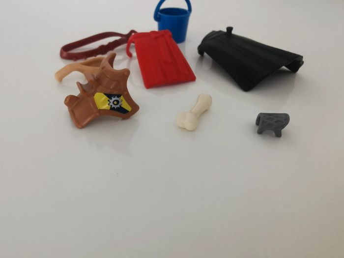 Playmobil lot vrac cape os selle de loup porteur seau bracelet - photo numéro 2