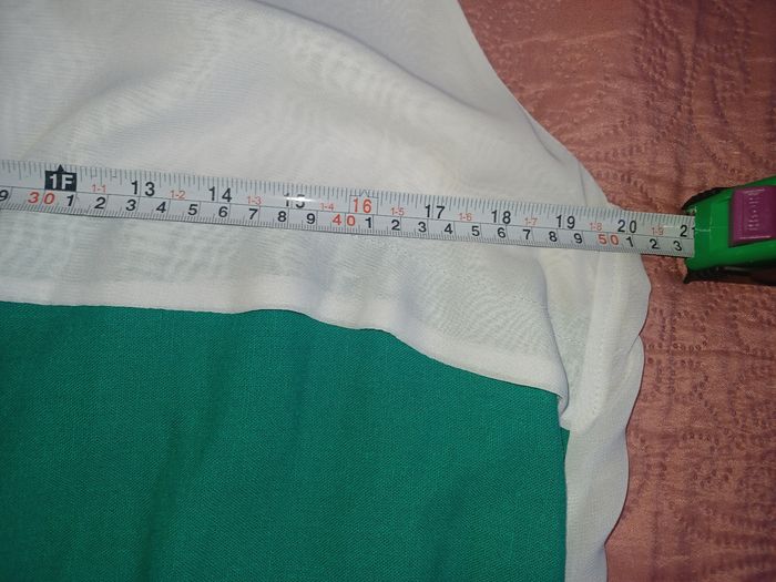 Robe vert dentelle femme pani fani
taille 52 - photo numéro 10