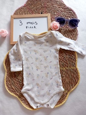 4 bodies fille 👧 3 mois