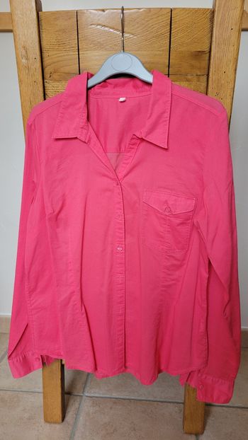 Chemise tissu agréable et léger en taille 42