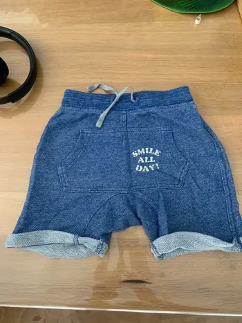Short bleu
