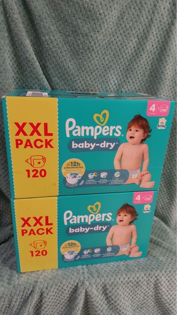 Deux gros carton de couches Pampers taille 4 normal 