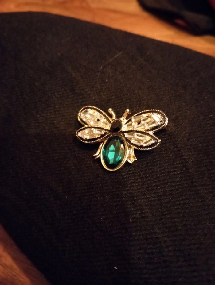 Idée cadeau 🎁: Broche abeille - photo numéro 2