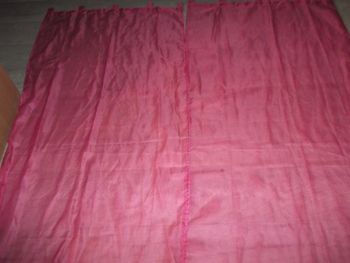 Rideaux rose fuchsia à pattes 69 x 162 cms TBE