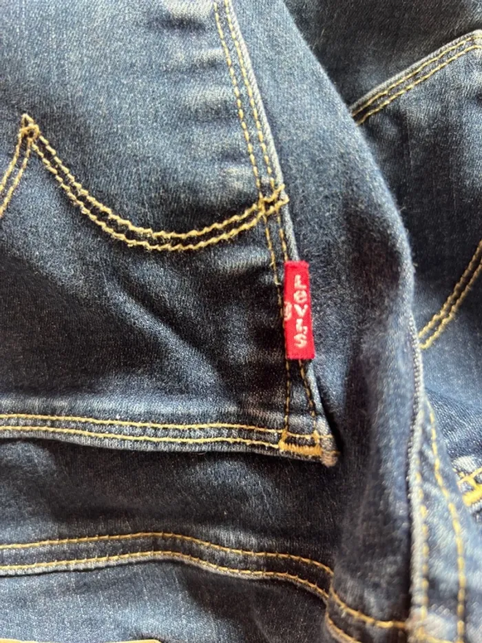 Jean Levi’s bleu foncée W26 L30 - photo numéro 6