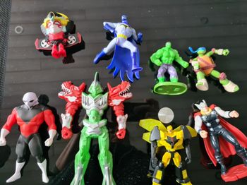 Lot de figurines marvel et autres 