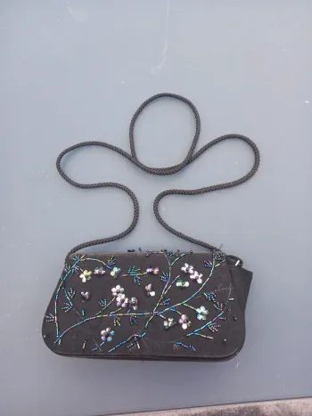 Petit sac 🛍 noir à strass