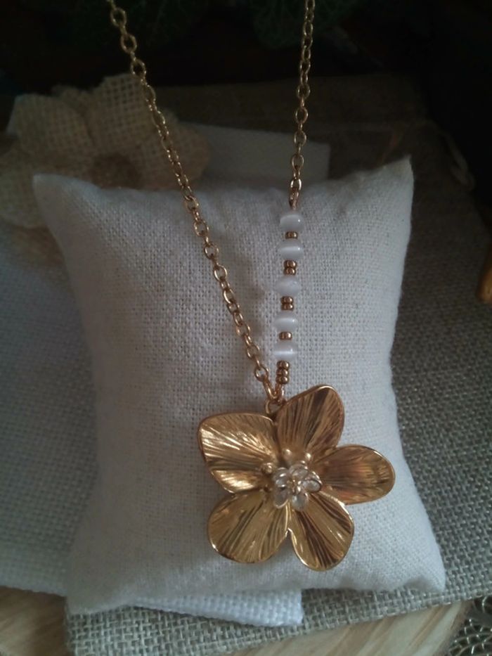 Collier fleur bohème avec pierres de sélénite de sélénite - photo numéro 4