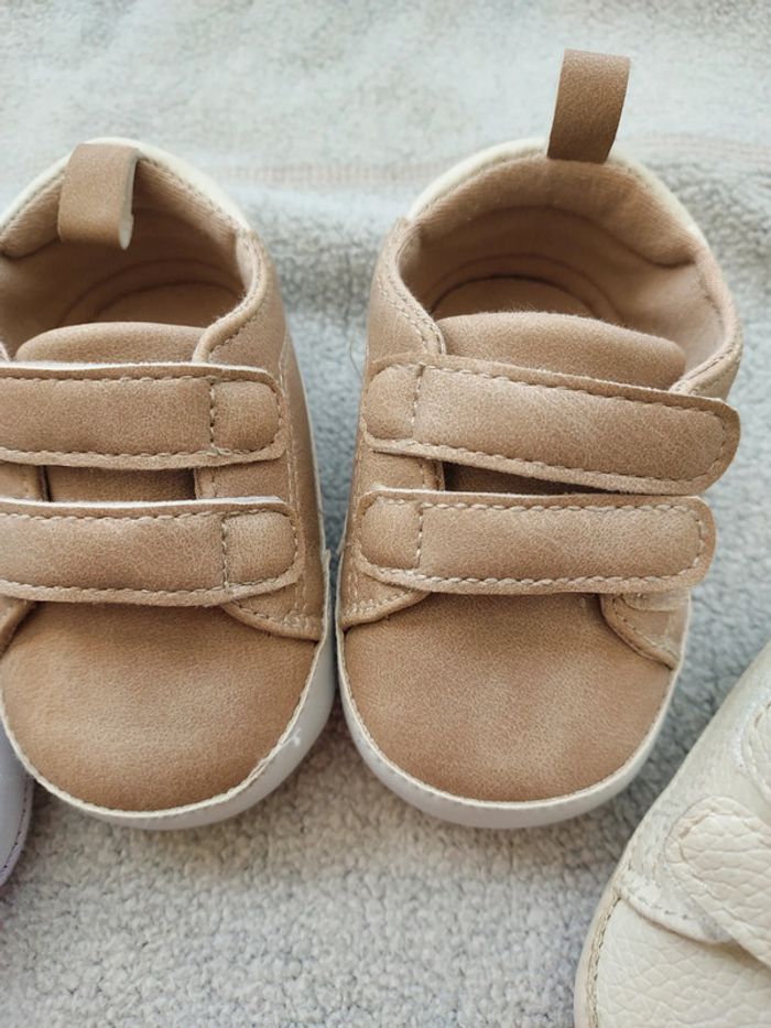Lot 4 paires de chaussures bébé 3-6 mois - photo numéro 4