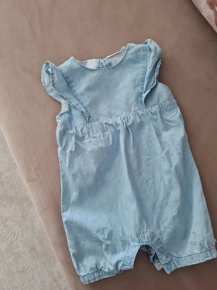 Barboteuse noukies très bon etat Jeans léger 12 mois - photo numéro 2