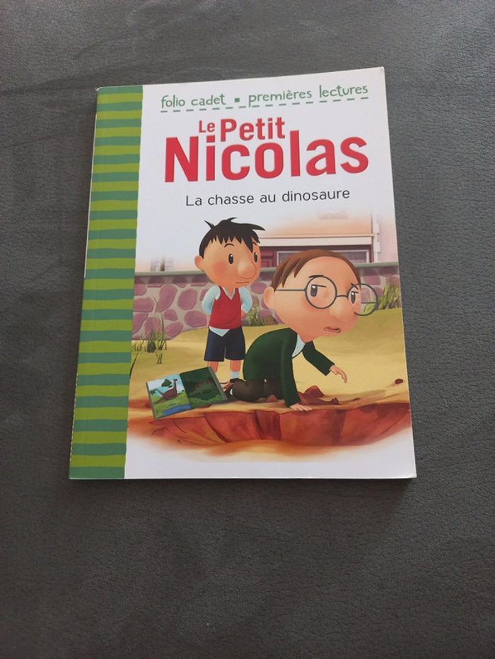Livre premières lectures le petit Nicolas la chasse au dinosaure cp ce1