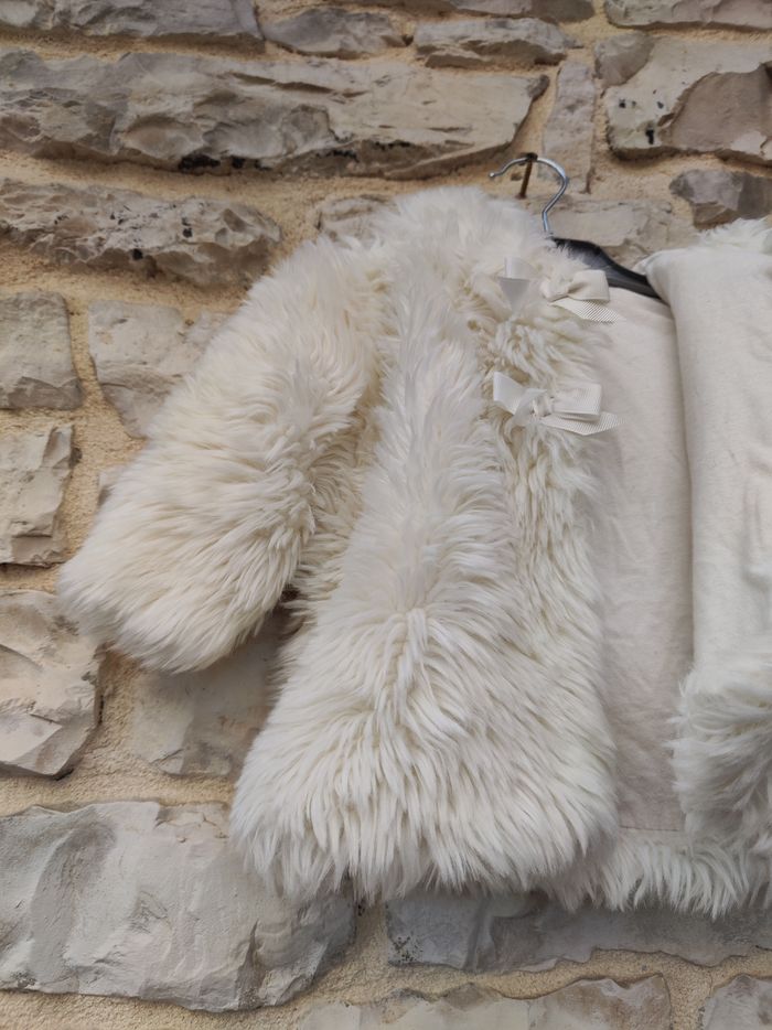 Manteau fourré qui tient chaud 6mois🥵 envoye rapide aujourd'hui ou demain - photo numéro 5