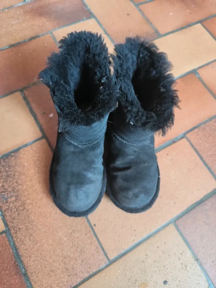 Bottine fourrée UGG pointure 30 - photo numéro 3