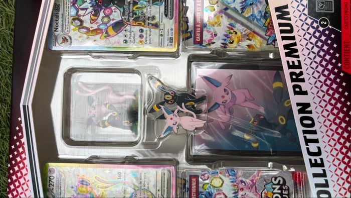 Coffret Pokémon écarlate et violet évolution prismatique ev8.5 collection figurine noctali mentali - photo numéro 6
