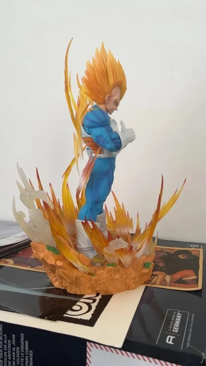 DBZ - Végéta super saiyan - photo numéro 2