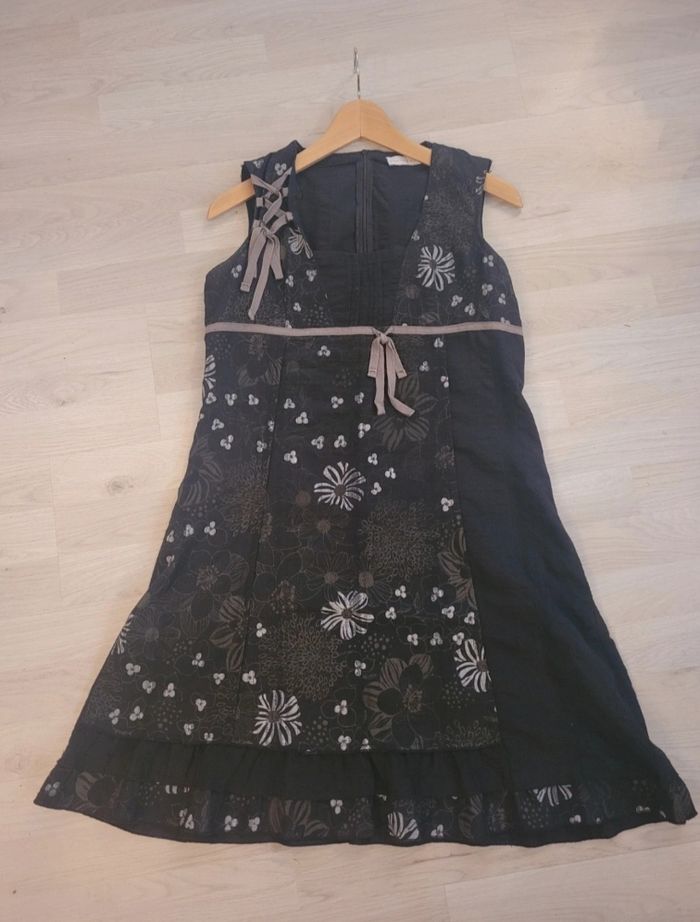 Robe noire et grise cache cache