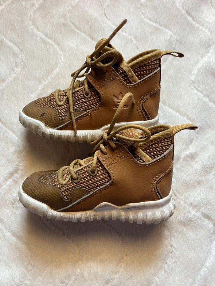 Paire de Adidas Taille 22 - photo numéro 3