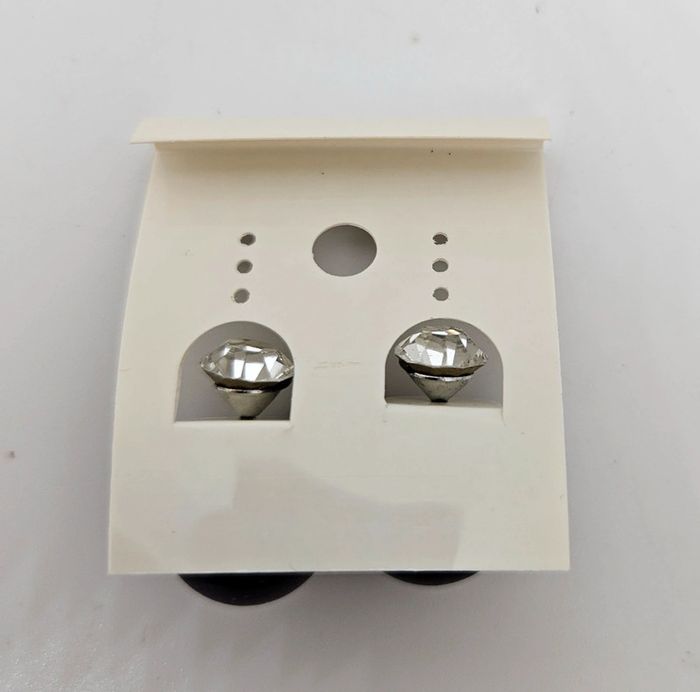 Paire de boucles d'oreilles.
Neuve. - photo numéro 4