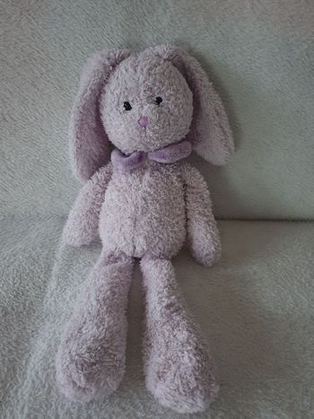 Lapin en peluche violet