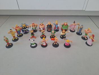 Lot 21 figurines Asterix et Obelix . Figurines uniques pas de doublon.