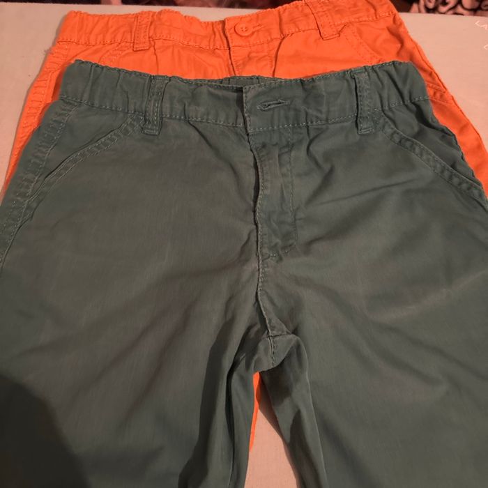 Vends lot de deux shorts de marque Carrefour 6 ans très bon état