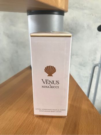Nina Ricci Vénus lotion parfumée pour le corps
