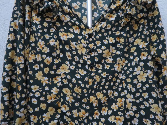 blouse fleurie vert foncé manches longues volantées - photo numéro 4