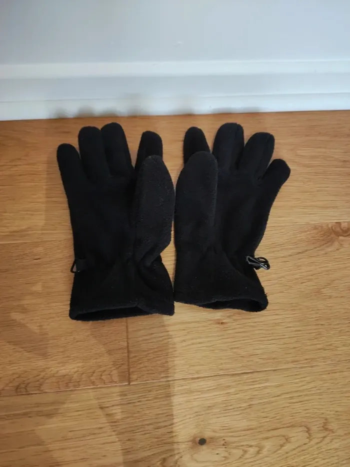 Gants noirs enfant - 2 à 4 ans - très bon état - photo numéro 4