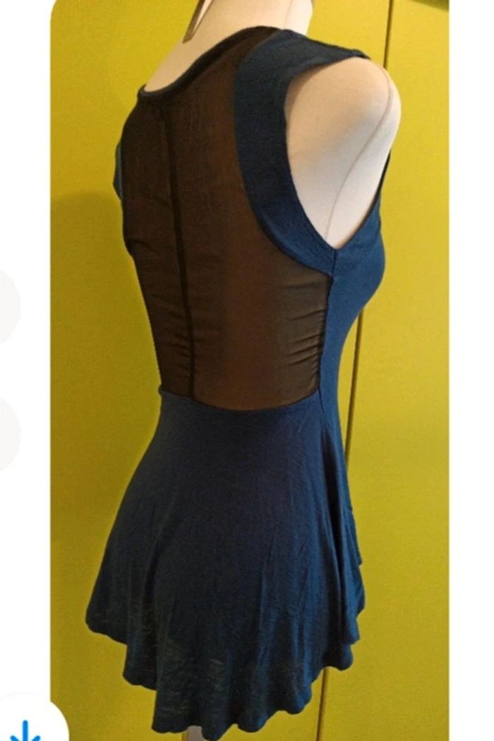 Lot des bluses asimétriques la noir est xs la blanche, et la bleue s/m - photo numéro 8