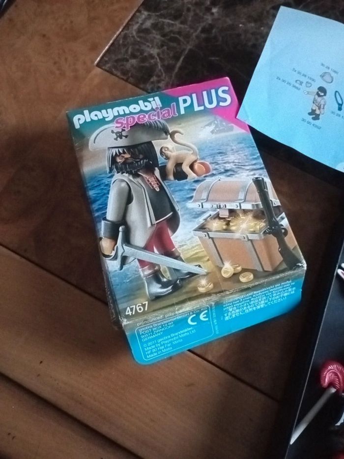 Bateau pirate playmobil et malette pirate. - photo numéro 2
