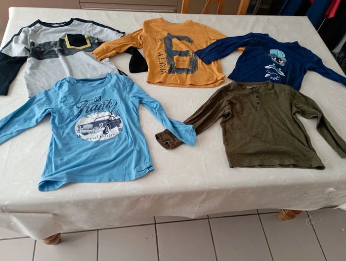 Lot 5 tee shirt manches longues marques diverses 6 ans 8€