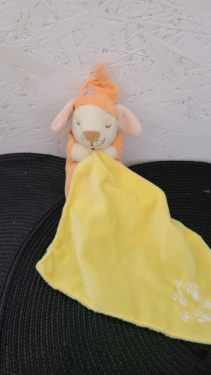 Doudou Lapin chien orange mouchoir jaune Kimbaloo