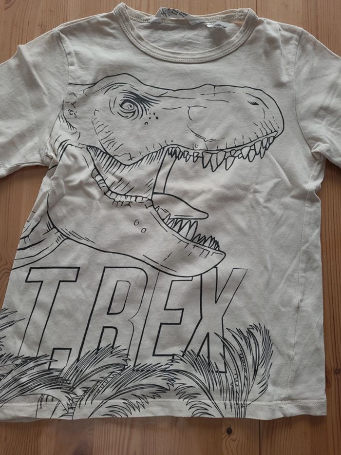 T shirt jurassic World - photo numéro 2