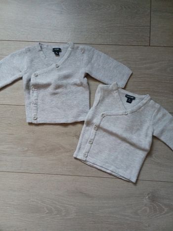 🌹2 gilets 1mois 52-55cm kiabi 🌹