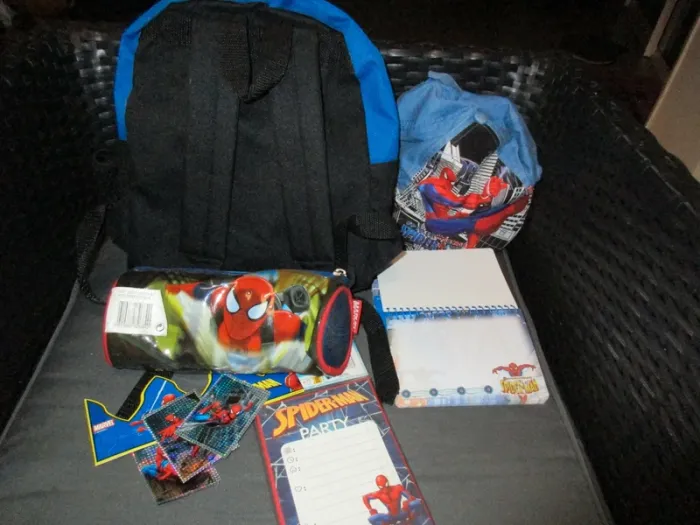 lot 23 objets spiderman:sac,trousse,3 calepins... - photo numéro 2
