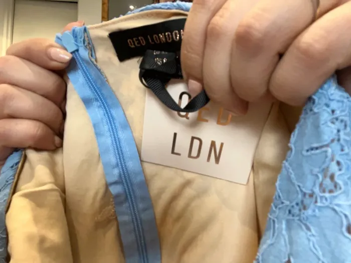 Robe bleu broderie dentelle mariage qed london sexy - photo numéro 5