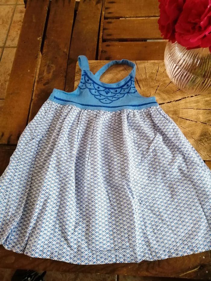 Belle petite robe dos nu