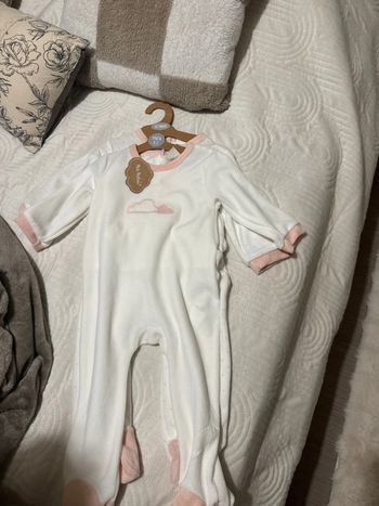 Lot deux pyjamas 12 mois neuf