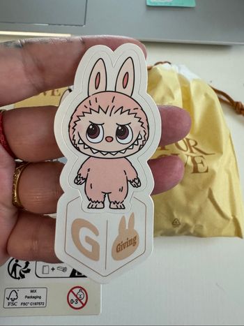 Labubu pin for love G