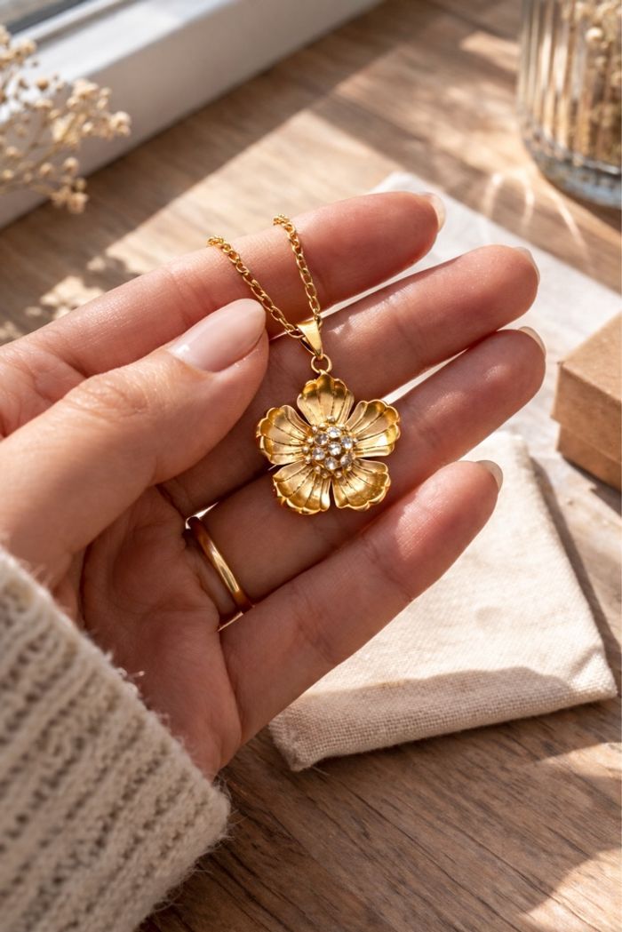 Collier doré en acier inoxydables avec pendentif fleure vintage - photo numéro 1